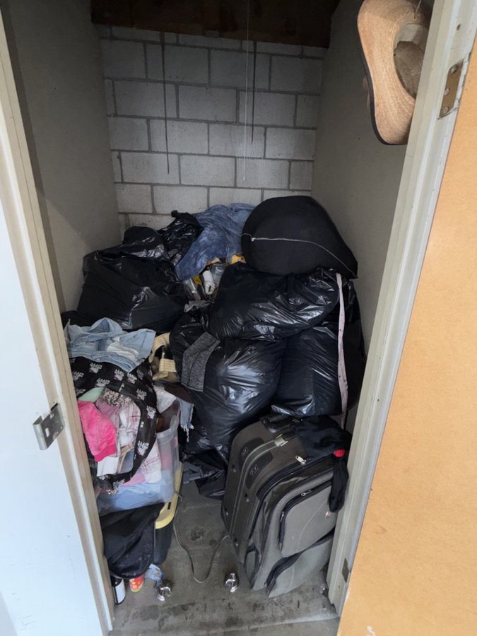 5 x 5 storage unit in Sun Valley, CA