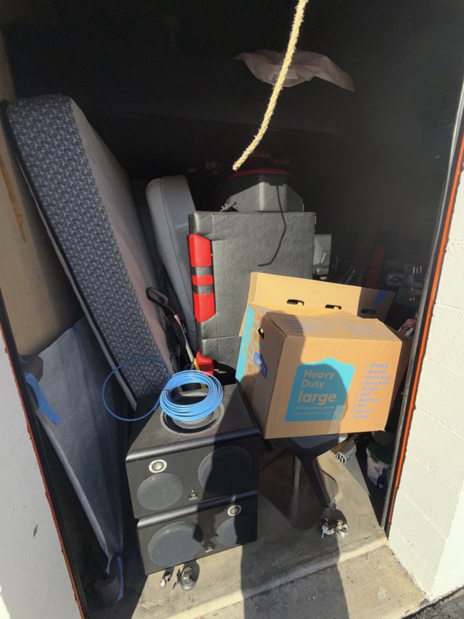 10 x 15 storage unit in Sun Valley, CA