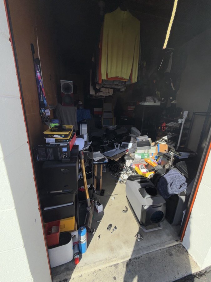 10 x 15 storage unit in Sun Valley, CA