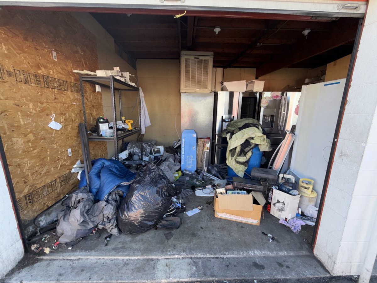 20 x 15 storage unit in Sun Valley, CA