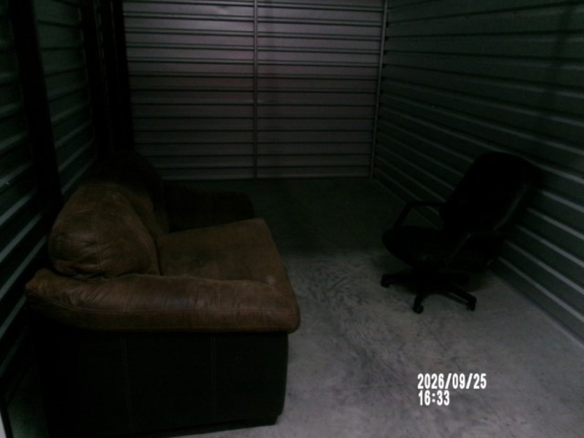 10 x 15 storage unit in Jacksonville, FL