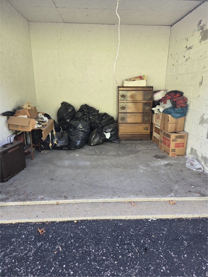 10 x 10 storage unit in Louisville, KY