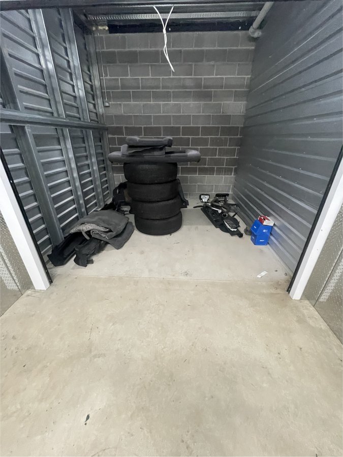 10 x 10 storage unit in Everett, WA