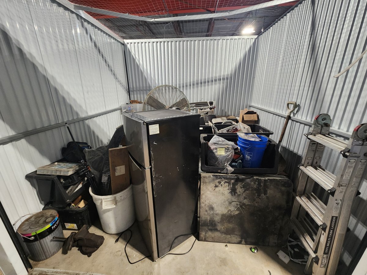 10 x 10 storage unit in Hollywood, FL