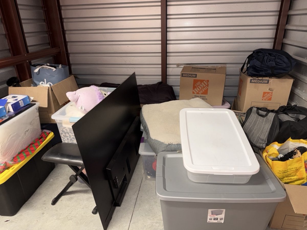 7 x 10 storage unit in Falls Church, VA
