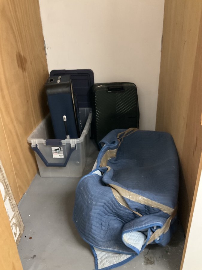 4 x 6 storage unit in Saint Petersburg, FL
