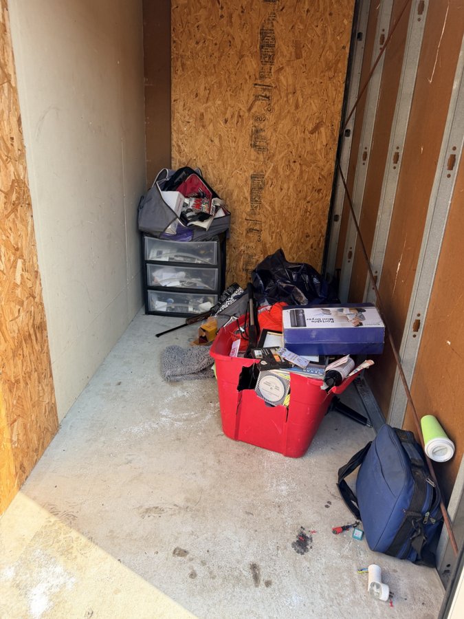 5 x 10 storage unit in Houston, TX