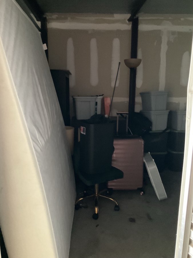 10 x 10 storage unit in Saint Petersburg, FL
