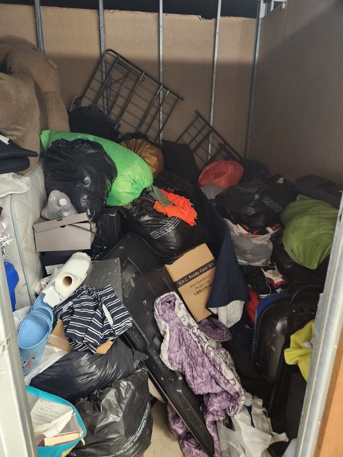 10 x 10 storage unit in Falls Church, VA
