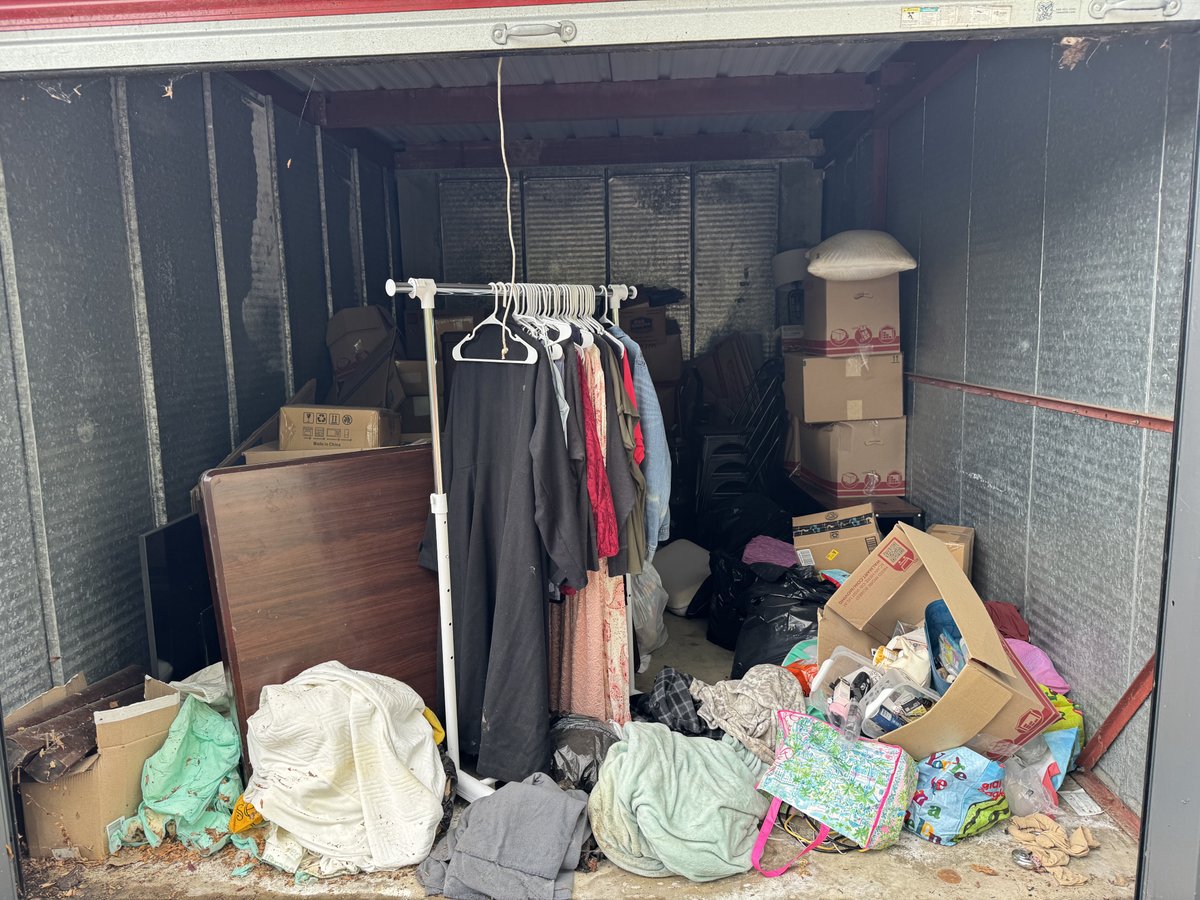 10 x 15 storage unit in Middleburg Heights  , OH