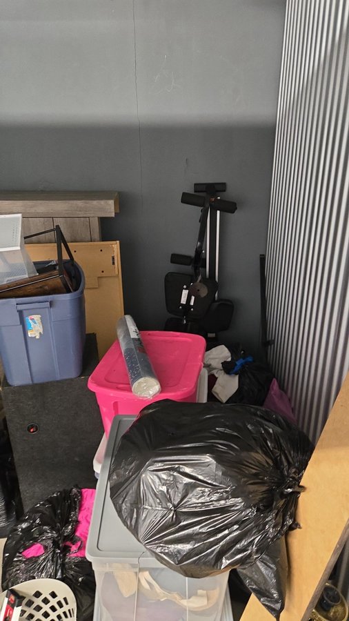 10 x 10 storage unit in Lansing, MI