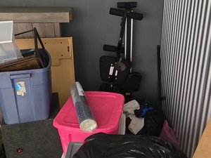 10 x 10 storage unit in Lansing, MI