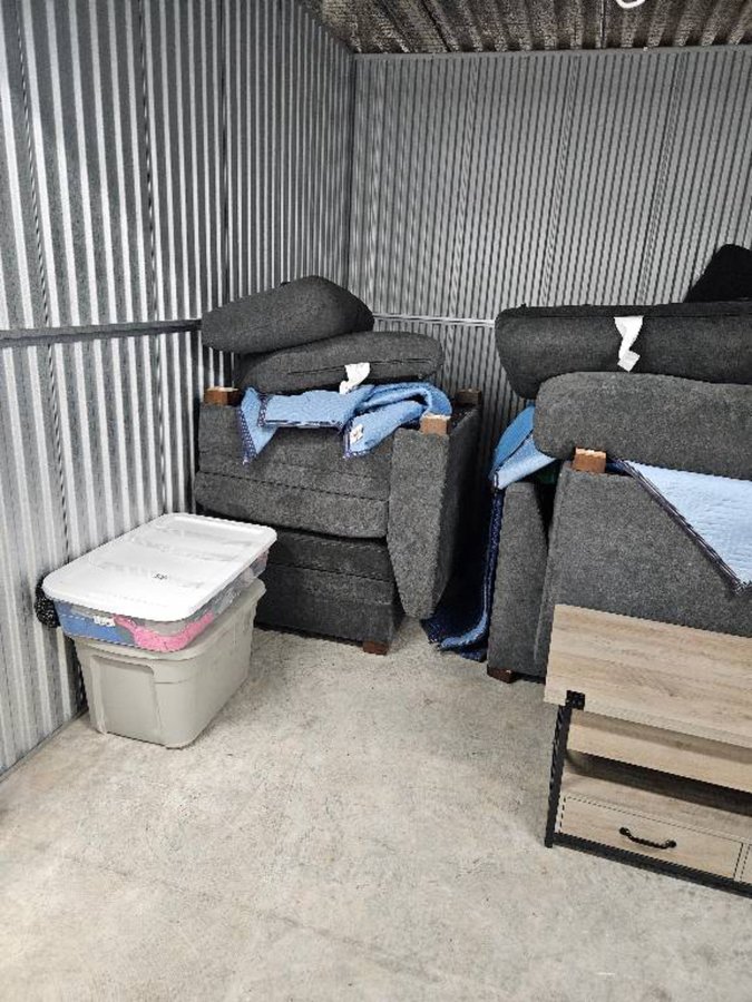 10 x 10 storage unit in Rockville, MD