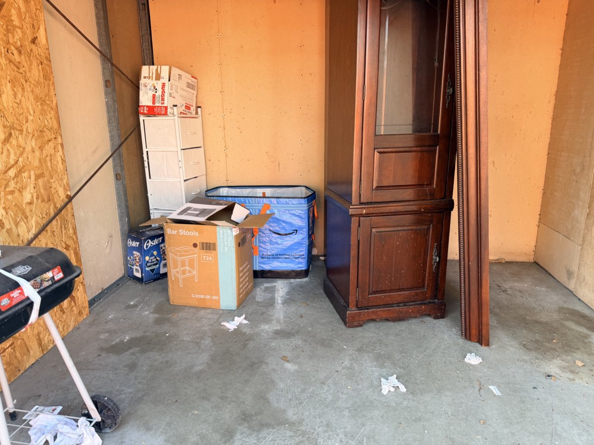 10 x 10 storage unit in Houston, TX