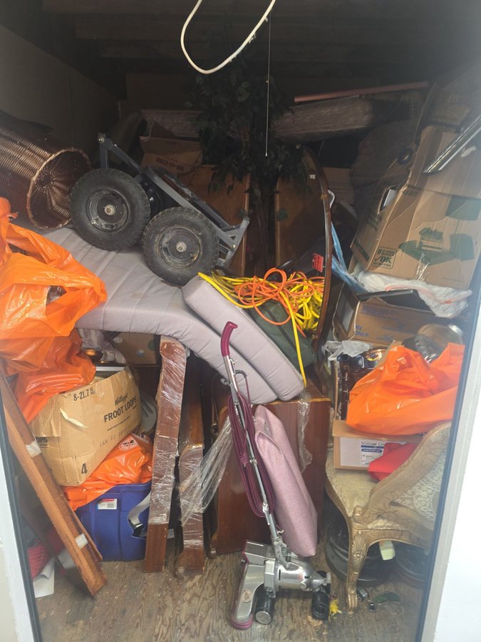 10 x 15 storage unit in Oakland, CA