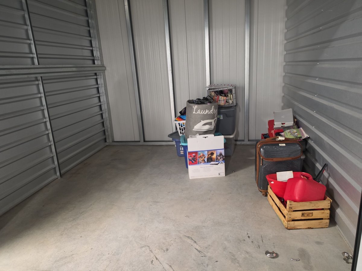 10 x 10 storage unit in Kansas City, MO