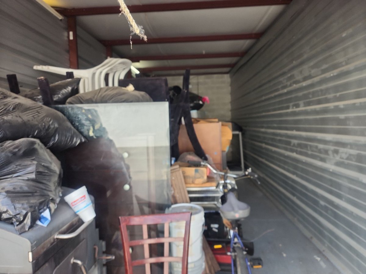 10 x 30 storage unit in Bradenton, FL
