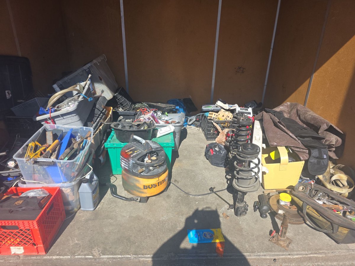 10 x 10 storage unit in Oakland, CA