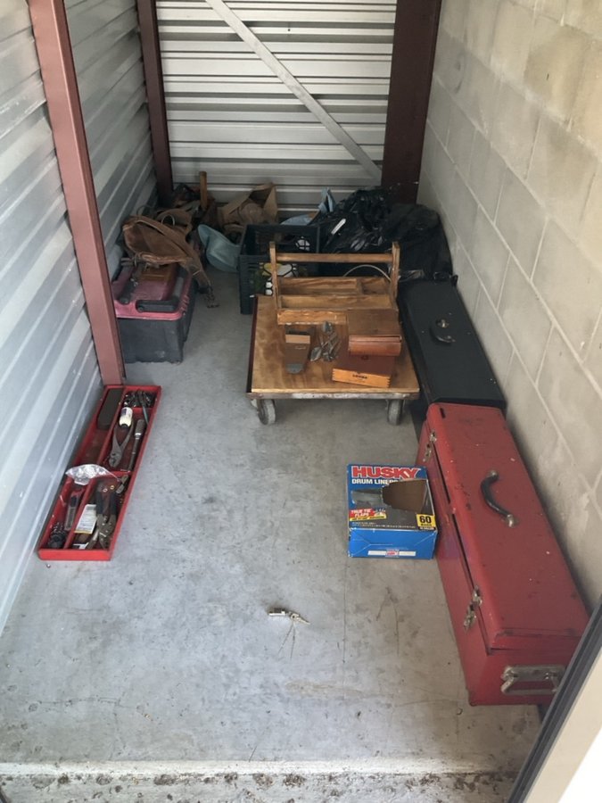 4 x 10 storage unit in Bradenton, FL