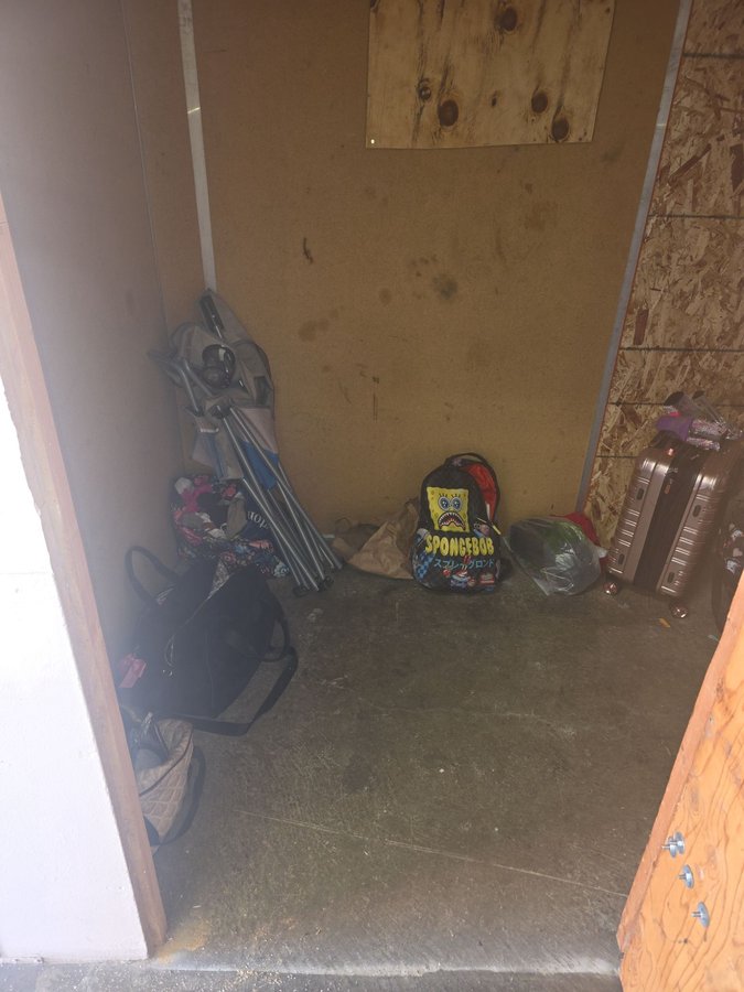 5 x 10 storage unit in Oakland, CA