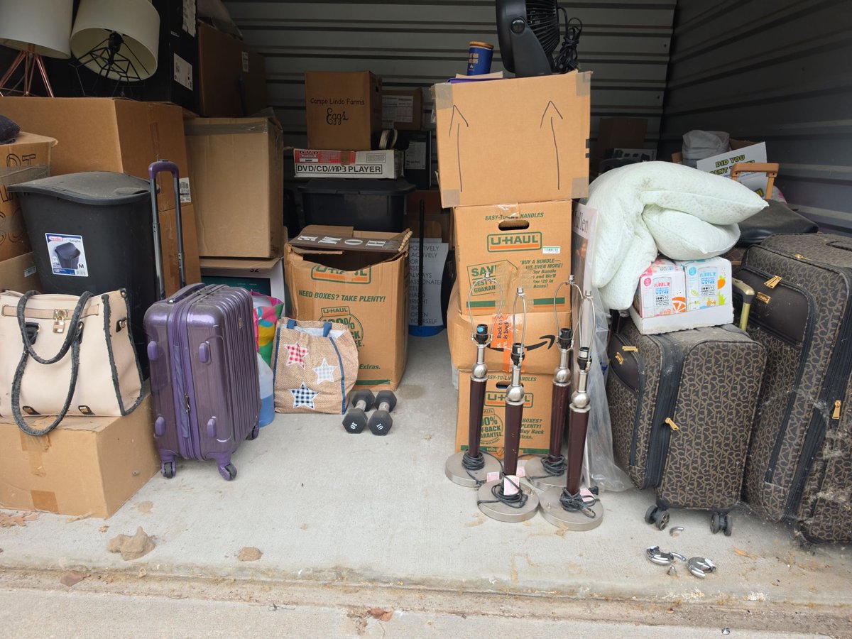 10 x 10 storage unit in Parkville, MO