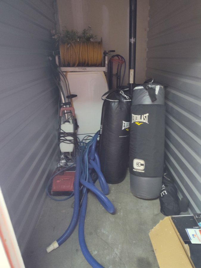 5 x 10 storage unit in Valrico, FL