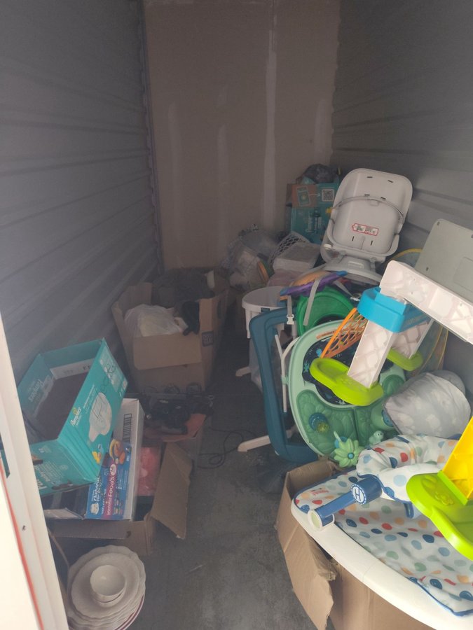 5 x 10 storage unit in Valrico, FL