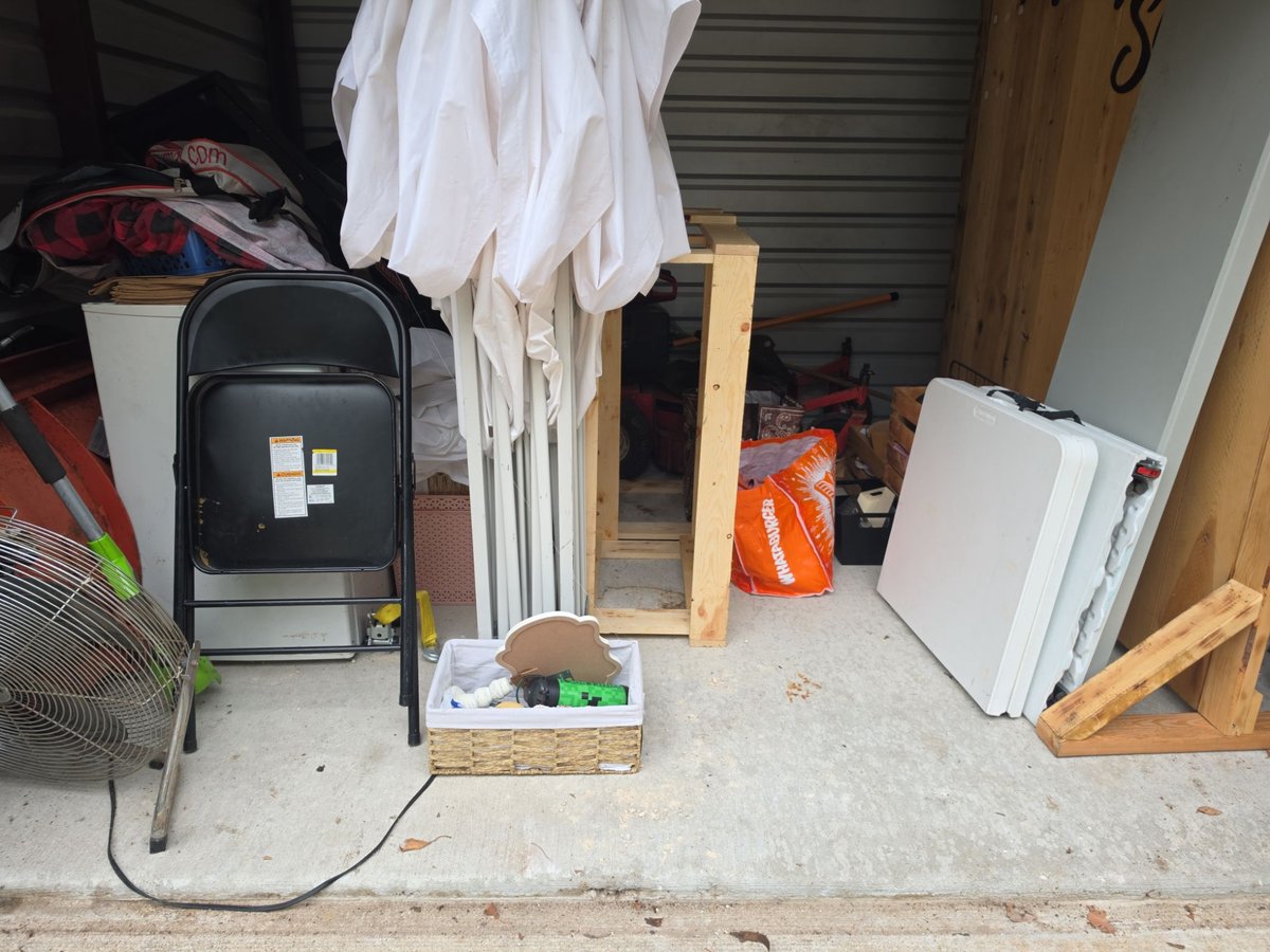 10 x 10 storage unit in Parkville, MO