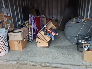10 x 16 storage unit in Gladstone, MO