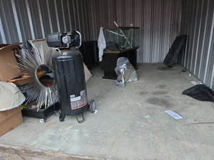 10 x 16 storage unit in Gladstone, MO