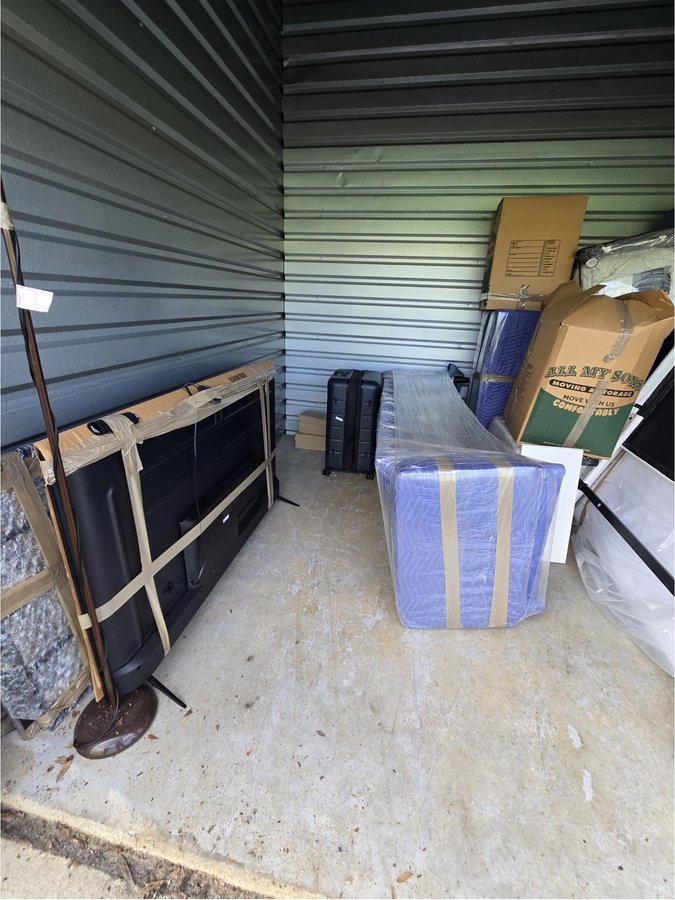 10 x 10 storage unit in Orlando, FL