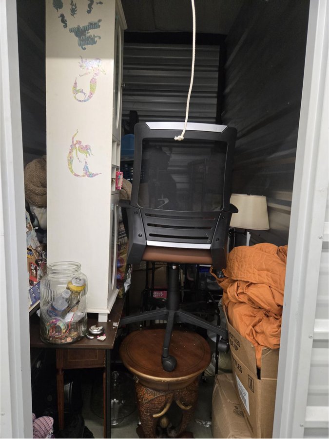 5 x 10 storage unit in Avenel, NJ