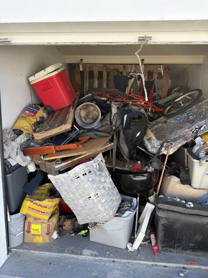 10 x 20 storage unit in Sarasota, FL