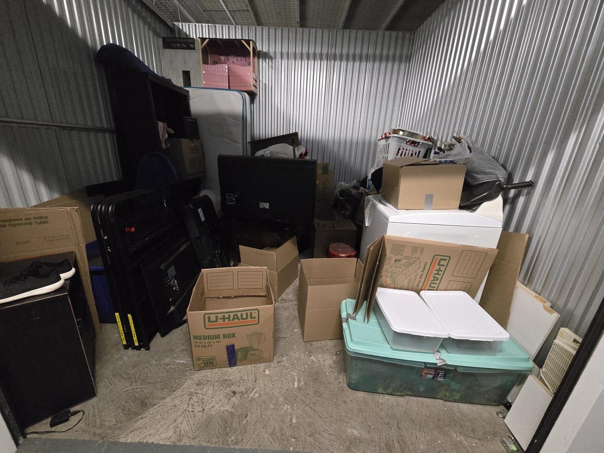 10 x 10 storage unit in Warminster, PA