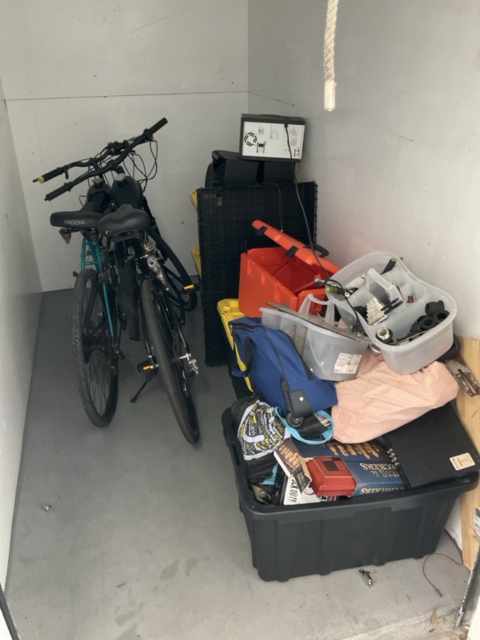 5 x 10 storage unit in Sarasota, FL