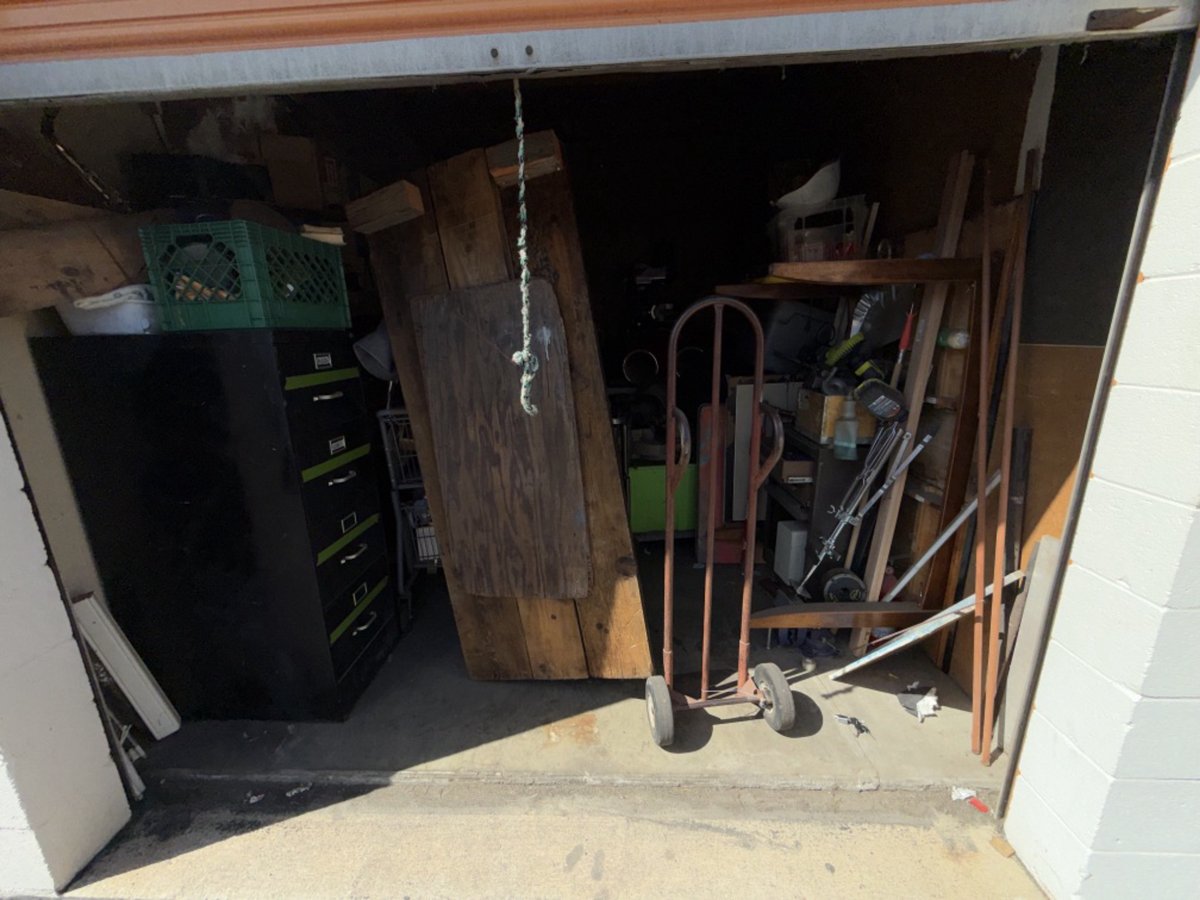 10 x 15 storage unit in Sun Valley, CA