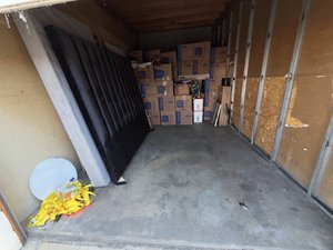 10 x 20 storage unit in Sun Valley, CA