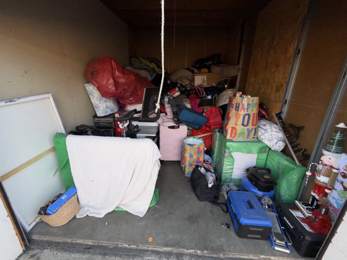 10 x 15 storage unit in Sun Valley, CA