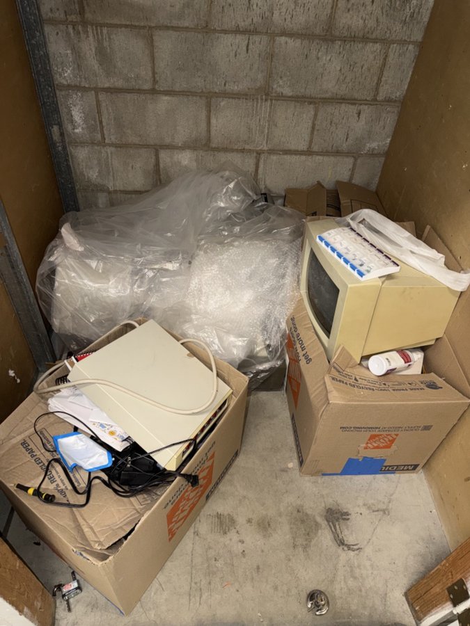 5 x 5 storage unit in Sun Valley, CA