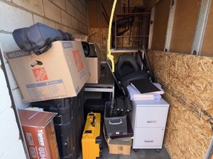 5 x 10 storage unit in Sun Valley, CA