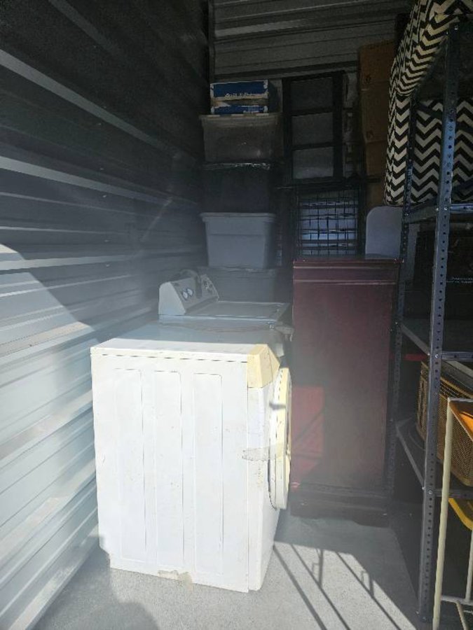 10 x 10 storage unit in Indianapolis, IN