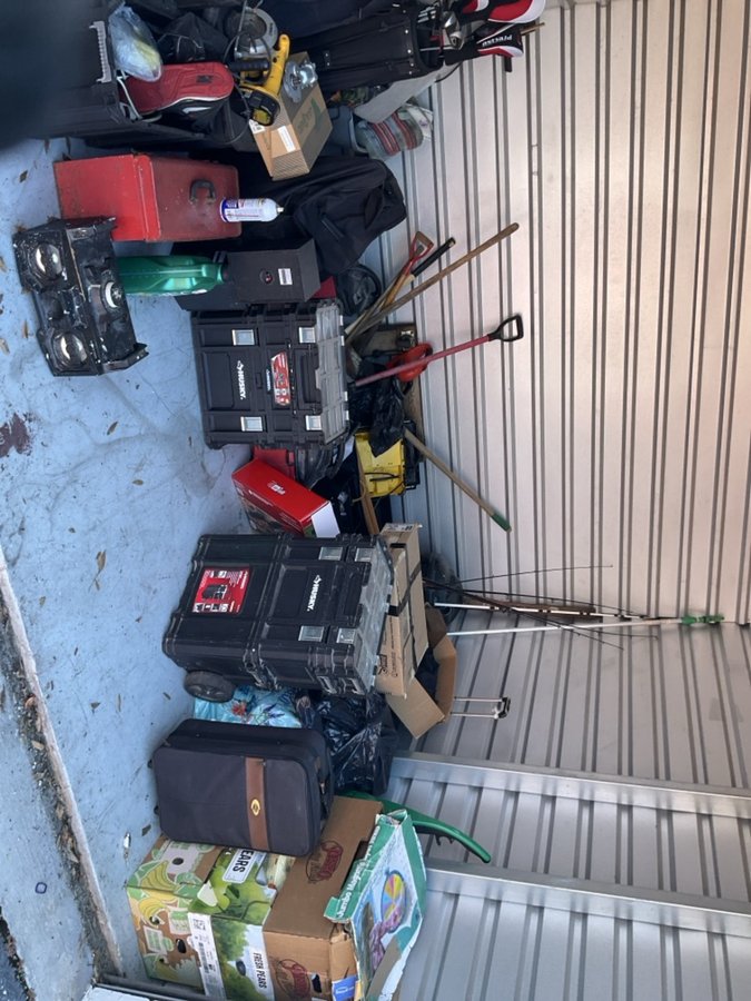 10 x 10 storage unit in Bradenton, FL