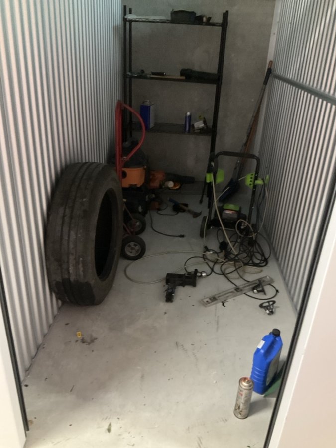 5 x 10 storage unit in Sarasota, FL