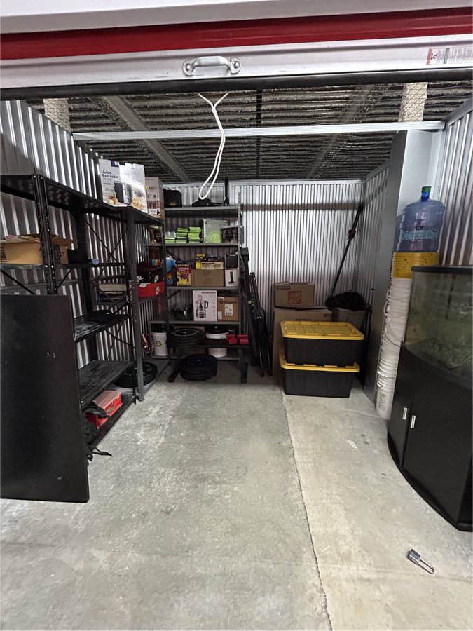 10 x 10 storage unit in Gaithersburg, MD