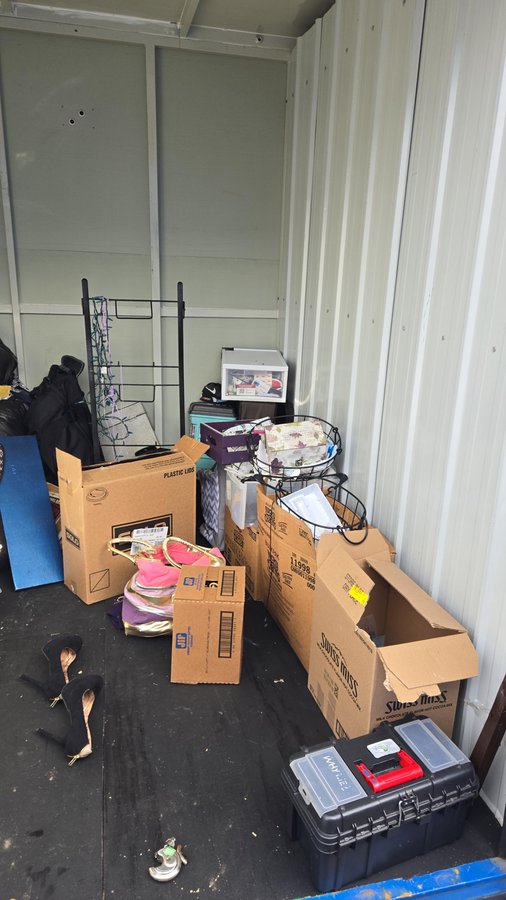 8 x 7 storage unit in Lansing, MI