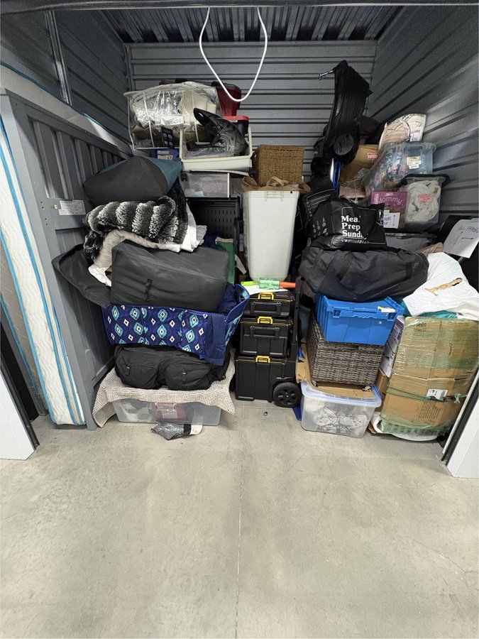 10 x 10 storage unit in San Diego, CA
