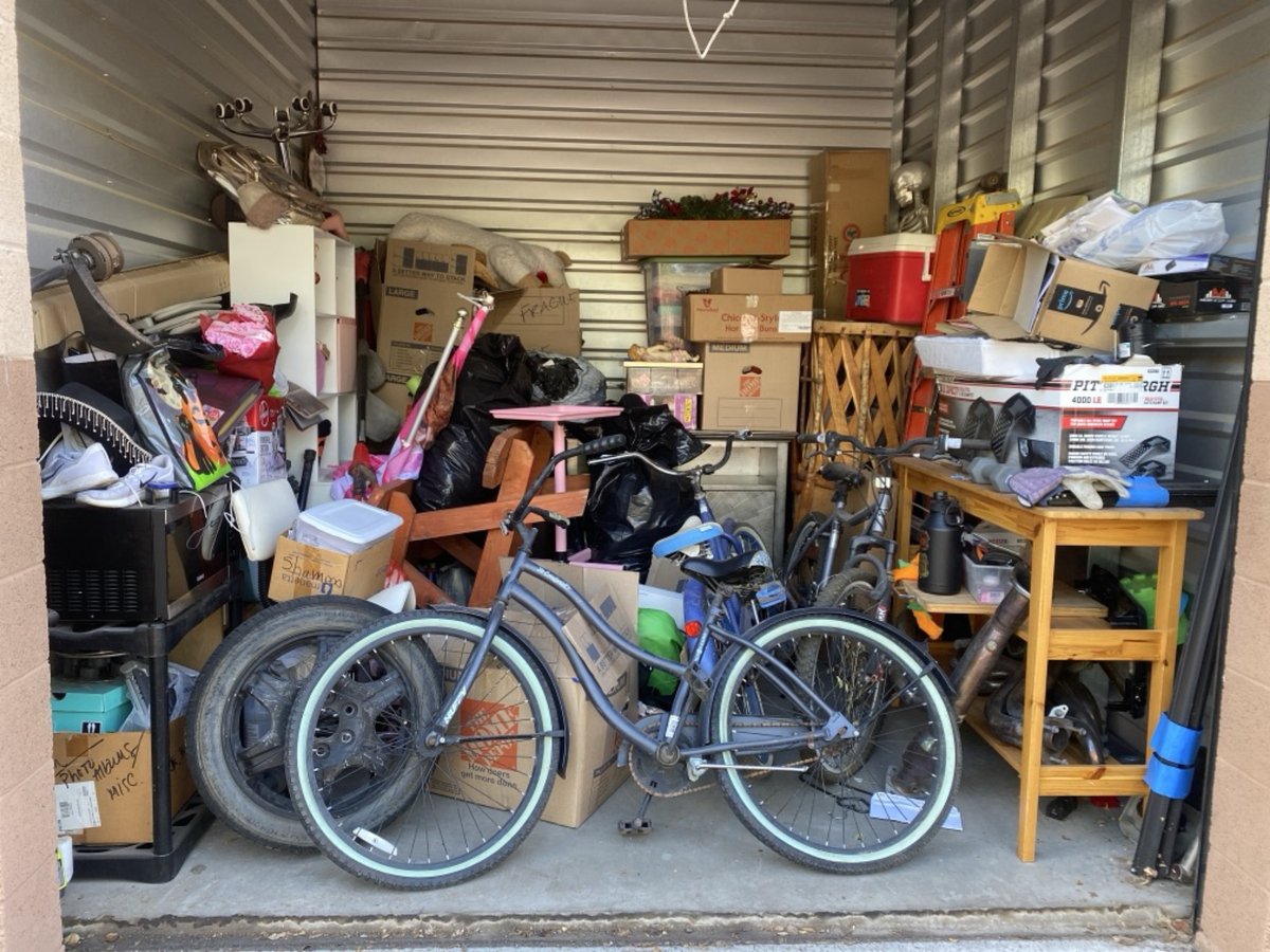 10 x 10 storage unit in Peoria, AZ