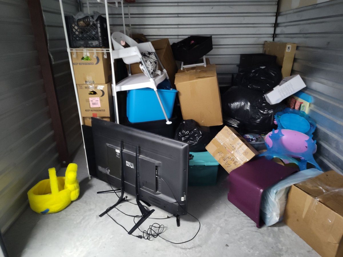 10 x 10 storage unit in Brandon, FL