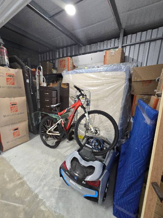 20 x 10 storage unit in Naperville, IL