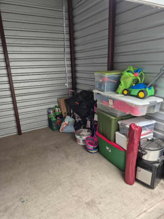 10 x 10 storage unit in Lodi, CA